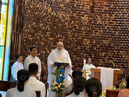 sh viet mass roger