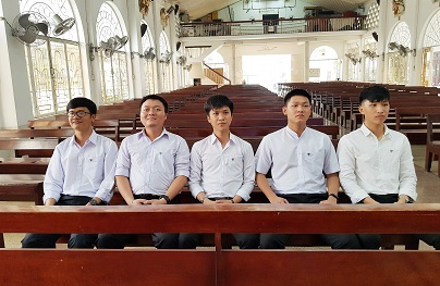 5 incoming Novices from the left HIEN KIEN VU DAT KHOA