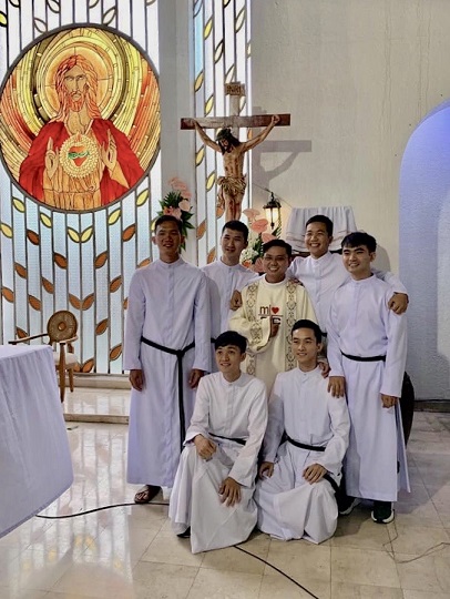 Chung novices after diaconate