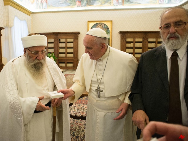 pope-francis-yazidis-AP